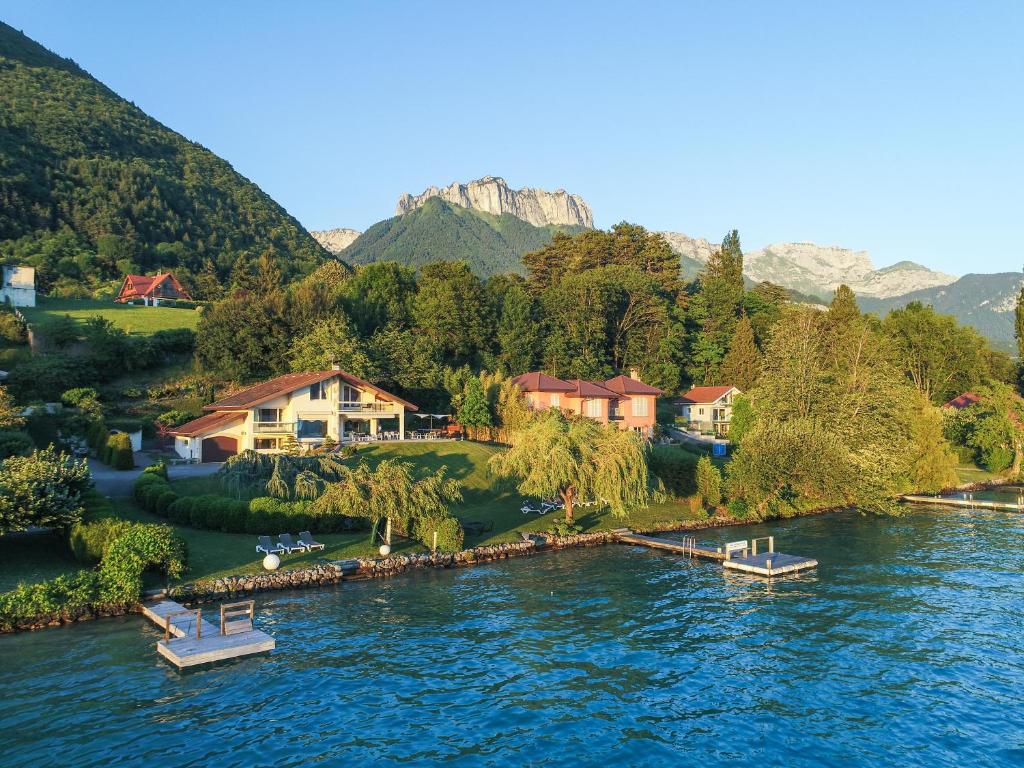 a view of a river with houses and mountains at Villa Le France - Vision Luxe in Veyrier-du-Lac