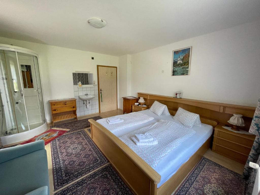 Postel nebo postele na pokoji v ubytování Haus Schwarzenbach