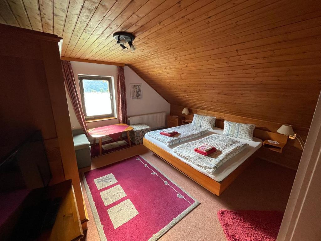 Postel nebo postele na pokoji v ubytování Haus Schwarzenbach