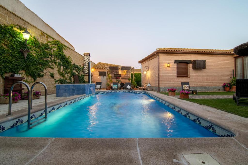 a swimming pool in the backyard of a house at La Casa de las Flores Casa Rural in Pulgar