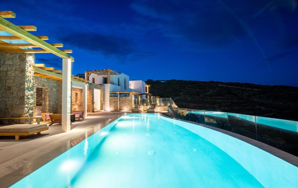 Bazén v ubytovaní Due Mari Mykonos alebo v jeho blízkosti