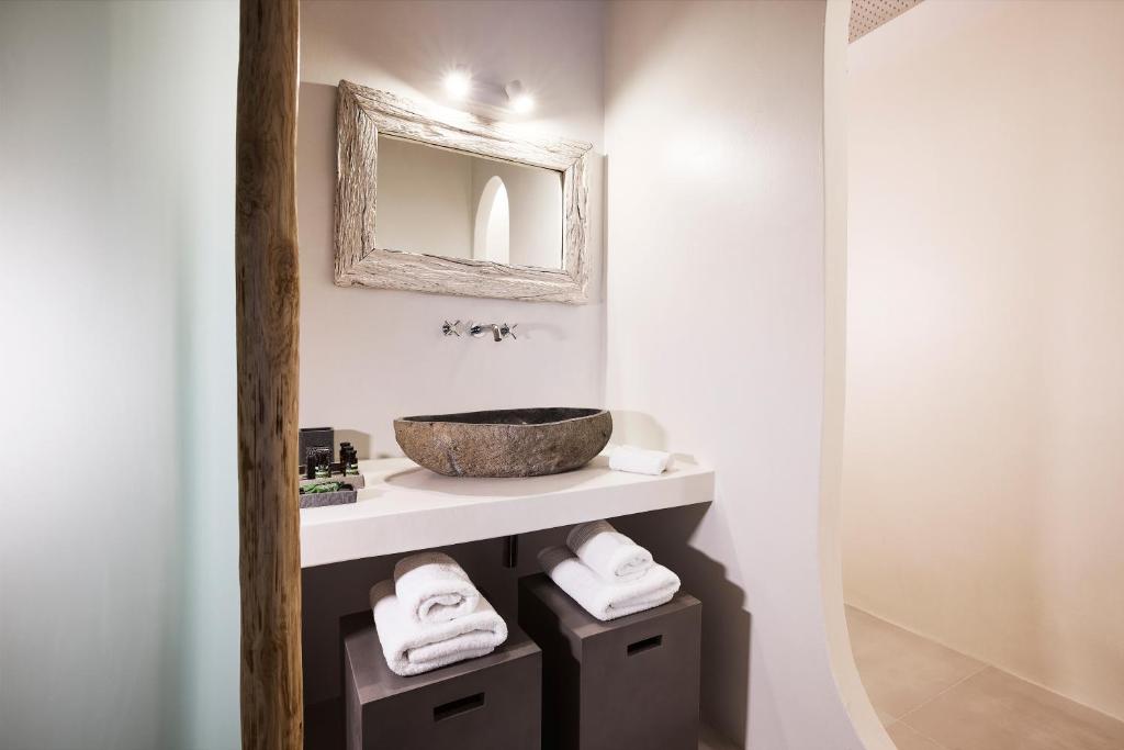 Fotografie z fotogalerie ubytování Nirome Luxury Suites v destinaci Adamas