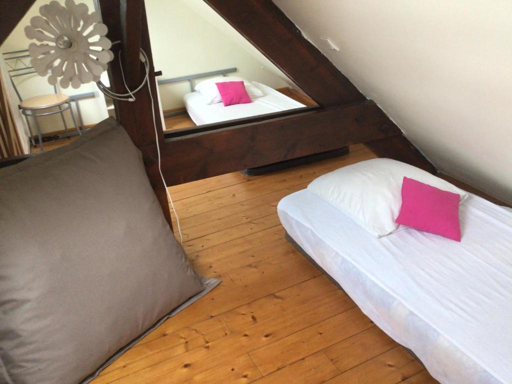 Postel nebo postele na pokoji v ubytování Le Jade d' Arradon