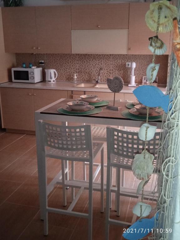 Kuchnia lub aneks kuchenny w obiekcie Seashell apartment
