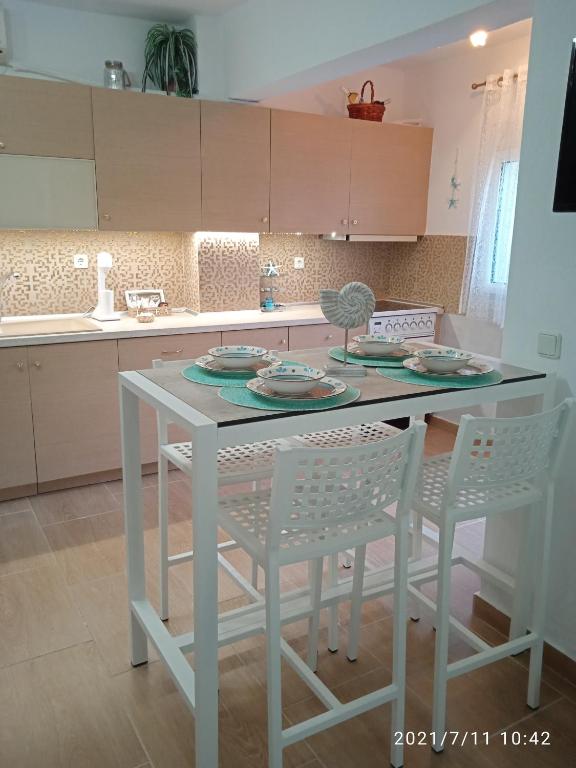 Kuchnia lub aneks kuchenny w obiekcie Seashell apartment