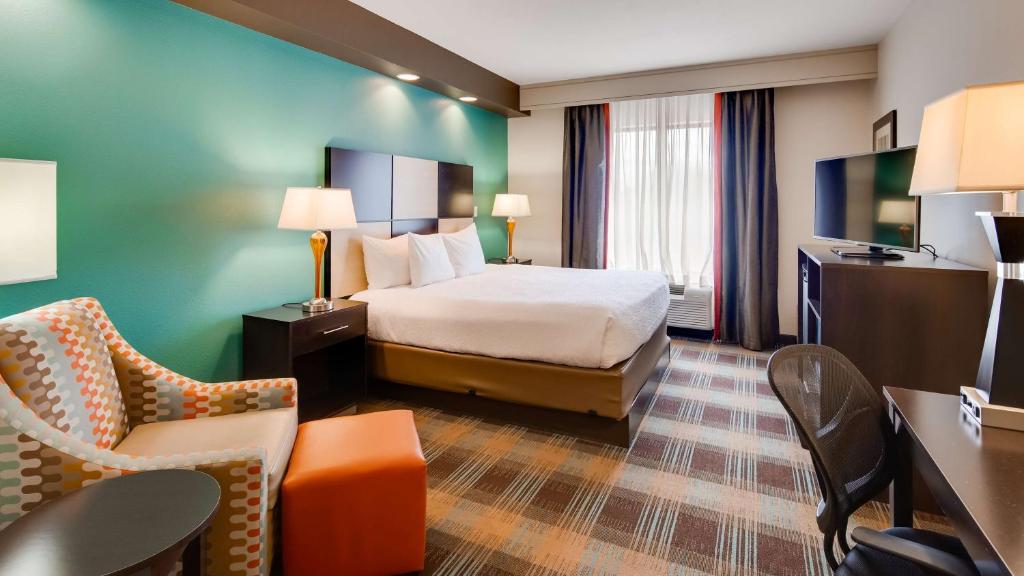 Best Western Plus Atrium Inn & Suites - Housity
