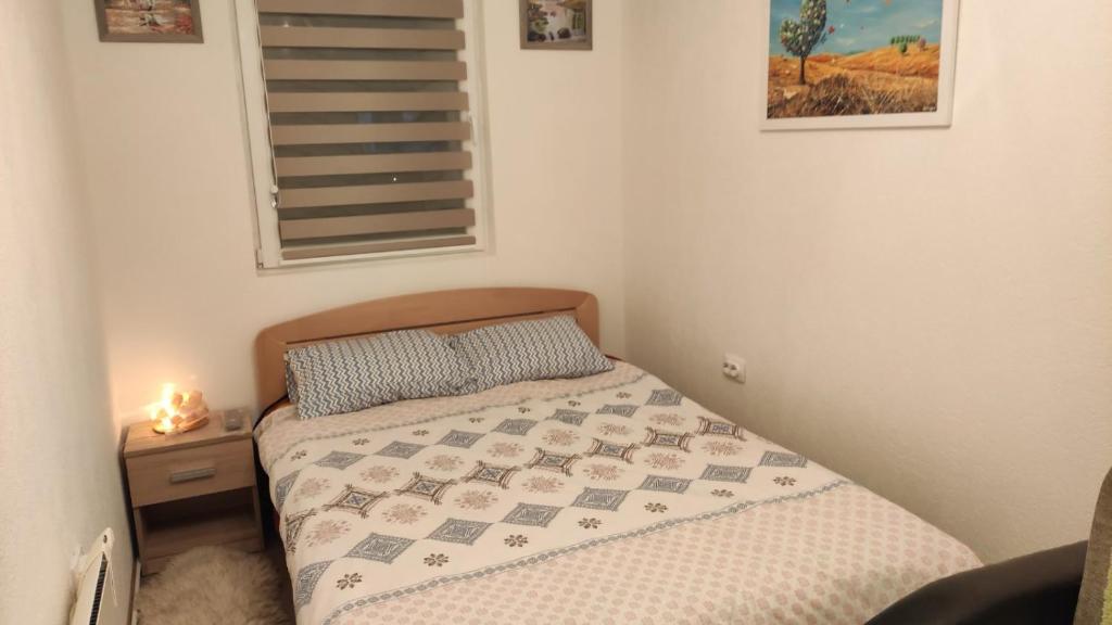 Postel nebo postele na pokoji v ubytování APARTMAN ANDJELA