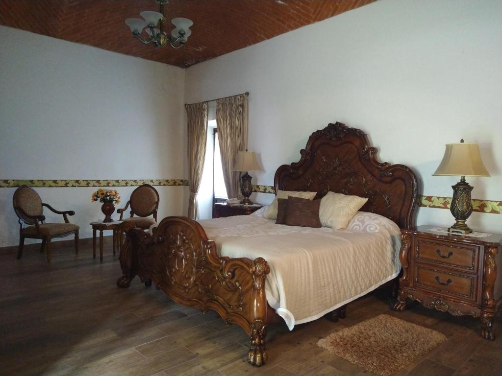 Postel nebo postele na pokoji v ubytování Hotel Spa Hacienda Real la Nogalera