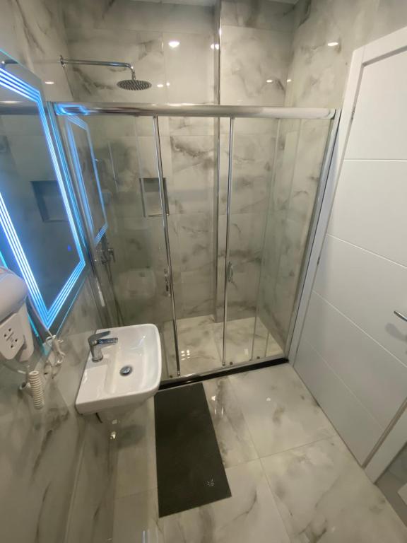 Koupelna v ubytování Hotel Margjokaj