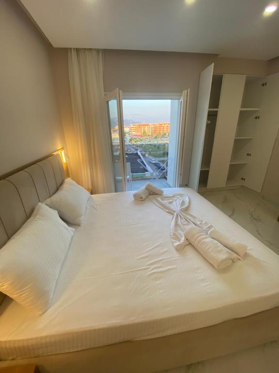 Postel nebo postele na pokoji v ubytování Hotel Margjokaj