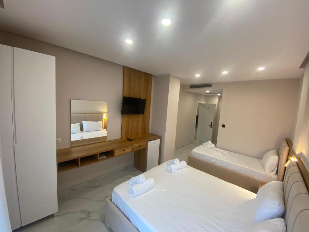 Postel nebo postele na pokoji v ubytování Hotel Margjokaj