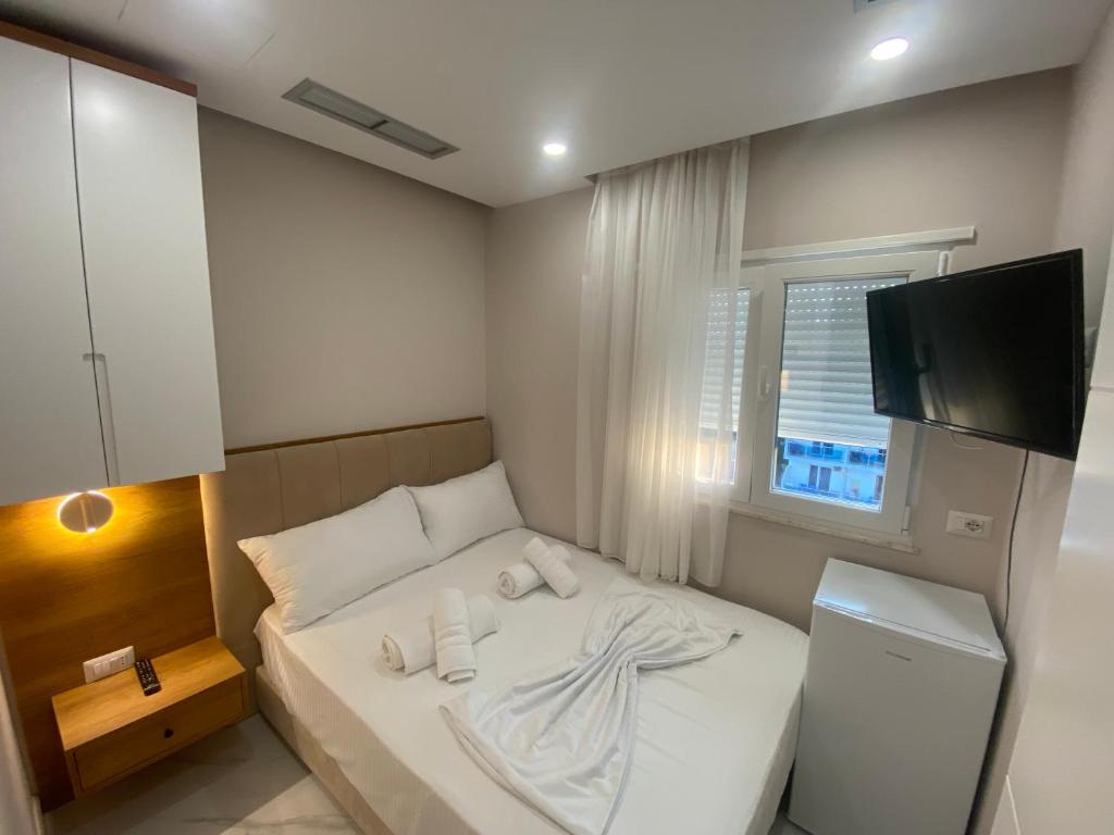 Postel nebo postele na pokoji v ubytování Hotel Margjokaj