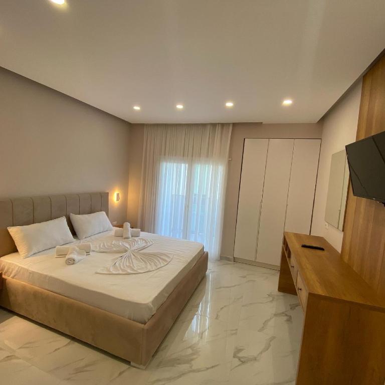 Postel nebo postele na pokoji v ubytování Hotel Margjokaj