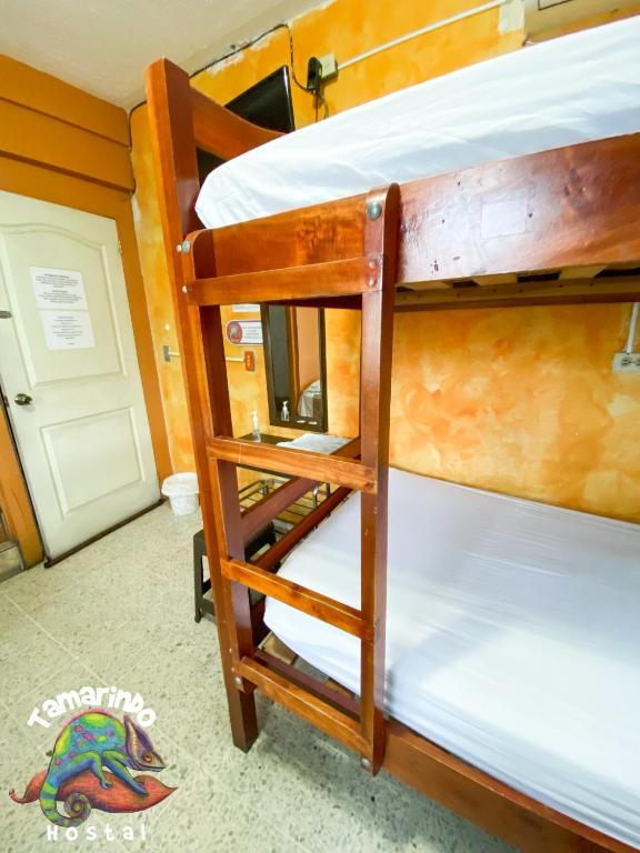 Palanda nebo palandy na pokoji v ubytování Tamarindo Hostel
