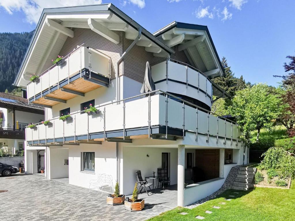 ein Haus mit einem Balkon und einer Terrasse in der Unterkunft Apartment in Gaschurn near the ski area in Gaschurn