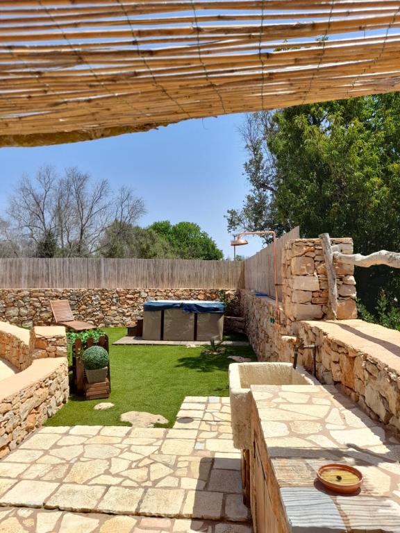 Patio alebo iná vonkajšia časť ubytovania Trullo "Il fico d'india"