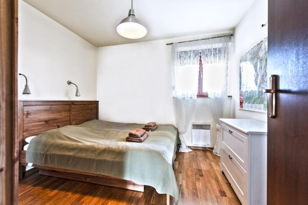 Posteľ alebo postele v izbe v ubytovaní Apartamenty Sun & Snow Kościelisko Chotarz z basenem