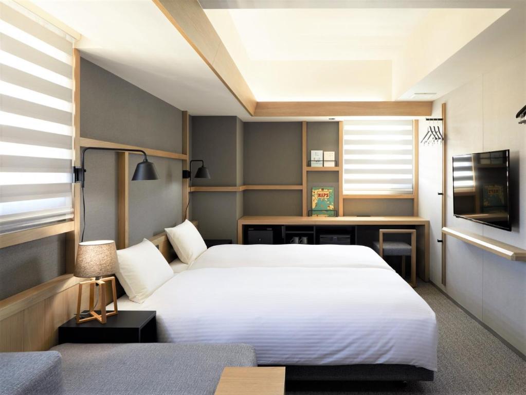 LAMP LIGHT BOOKS HOTEL sapporo photo