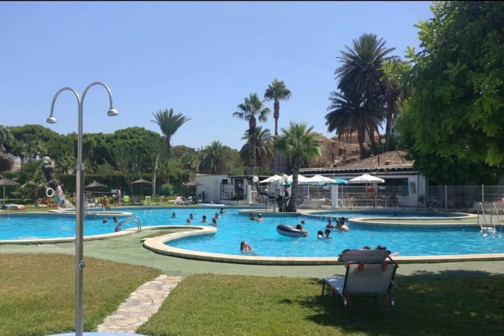 Apartment Lago Jardin : Bright spacious one bedroom flat ...