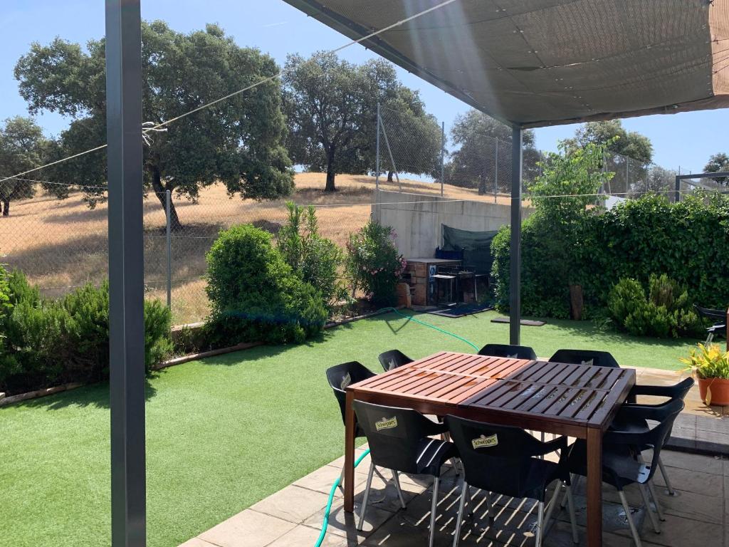 Κήπος έξω από το Casa Rural Nacimiento del Huéznar - Tomillo 23