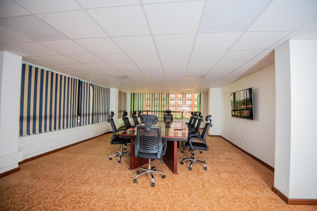 A área empresarial e/ ou a sala de conferências de The Crossroads Hotel, Westlands
