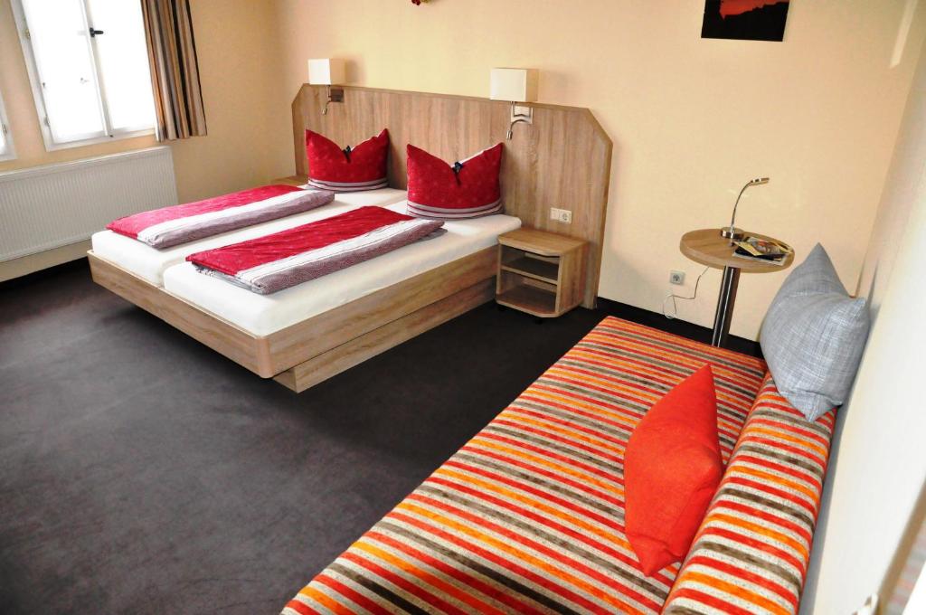 Postel nebo postele na pokoji v ubytování Hotel Zum Schloss