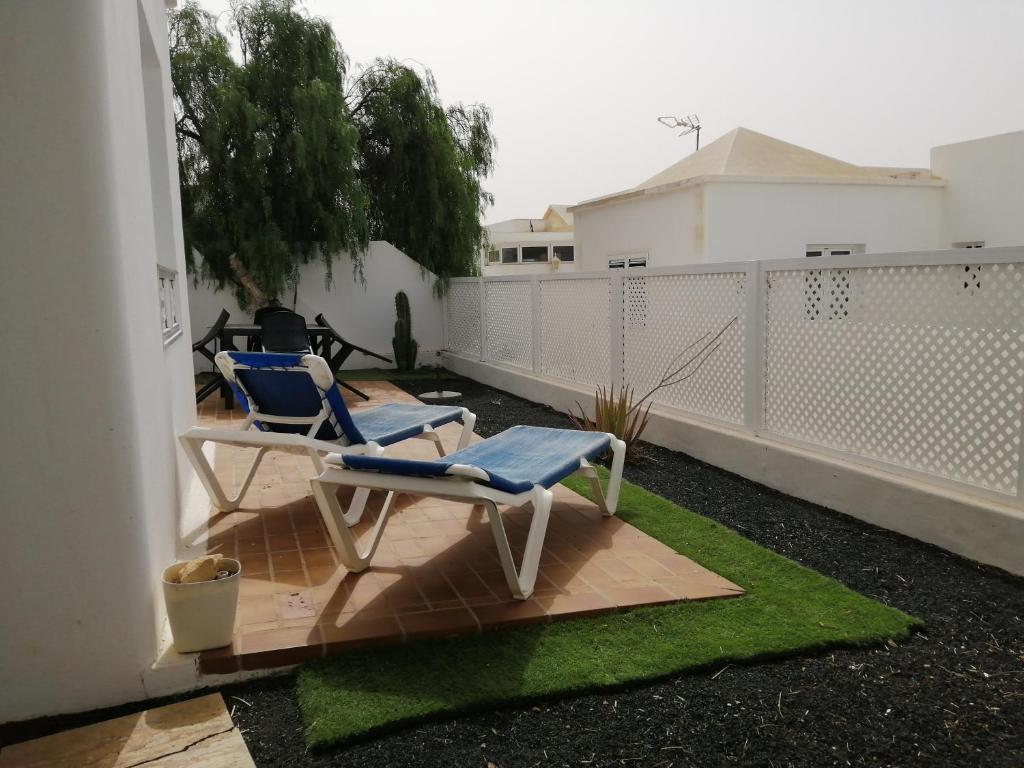 A garden outside Bungalow Mariano 140