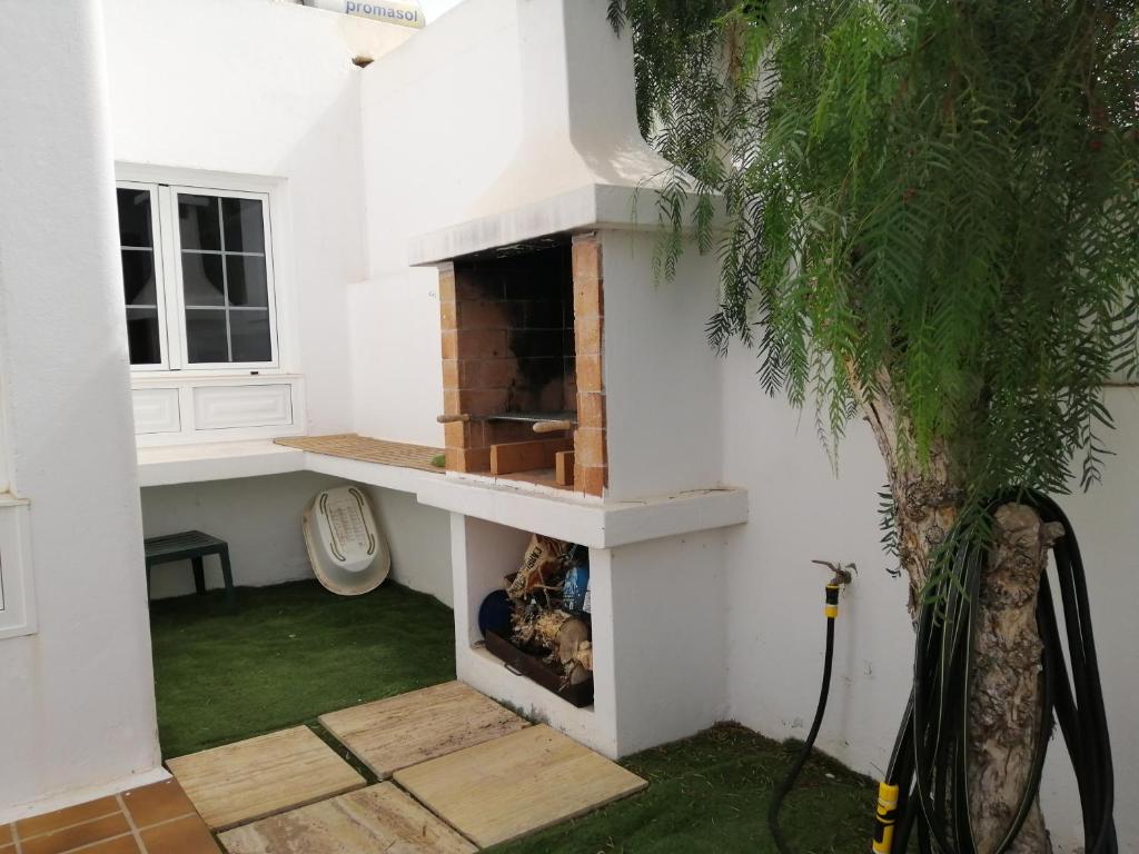 A garden outside Bungalow Mariano 140