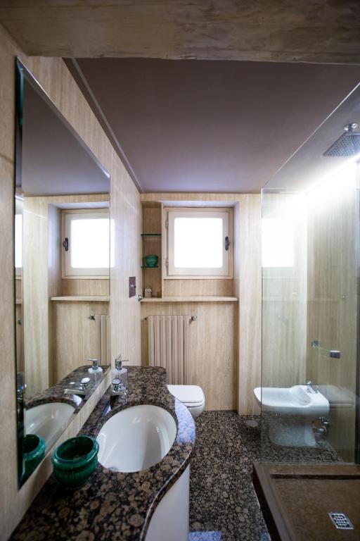 Kúpeľňa v ubytovaní Torre dei Sapiti Apartment