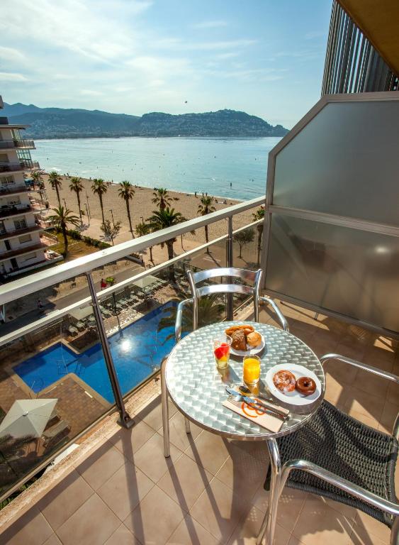 Hotel Monterrey Roses by Pierre & Vacances, Roses ...