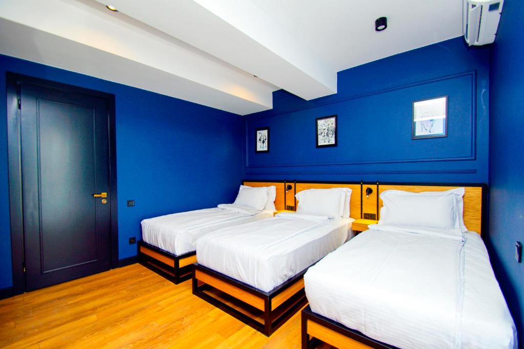 Postel nebo postele na pokoji v ubytování Borjomi Bridge Hotel