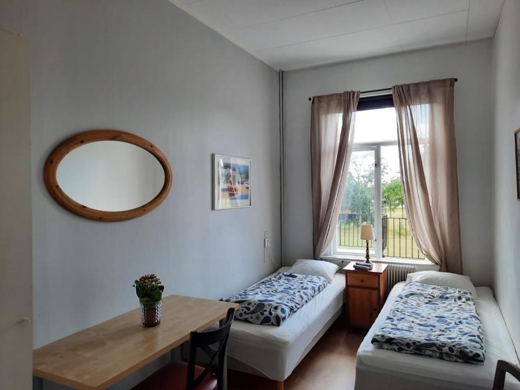 Hunnebergs Gård Hostel & Camping - Chambre Double Avec Salle De Bain Partagée