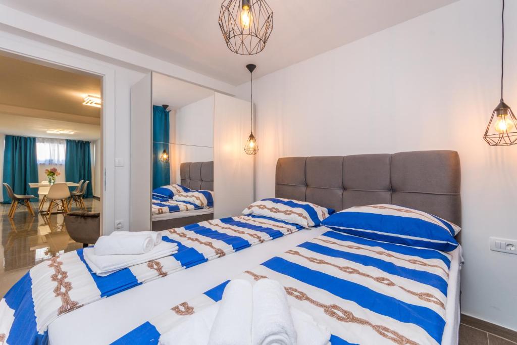 Posteľ alebo postele v izbe v ubytovaní Apartment Jakov with a pool