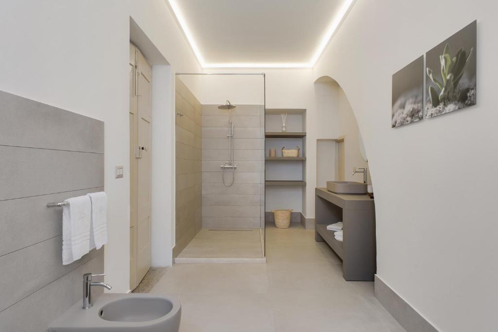 A bathroom at PALAZZO FRANGIPANE