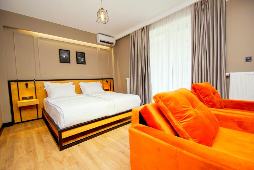 Postel nebo postele na pokoji v ubytování Borjomi Bridge Hotel