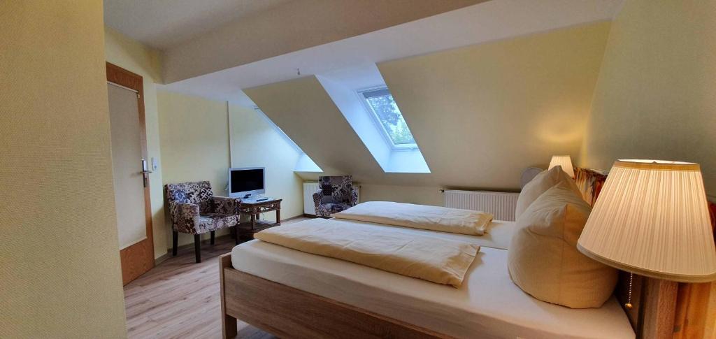 Postel nebo postele na pokoji v ubytování Hotel Schatthaus