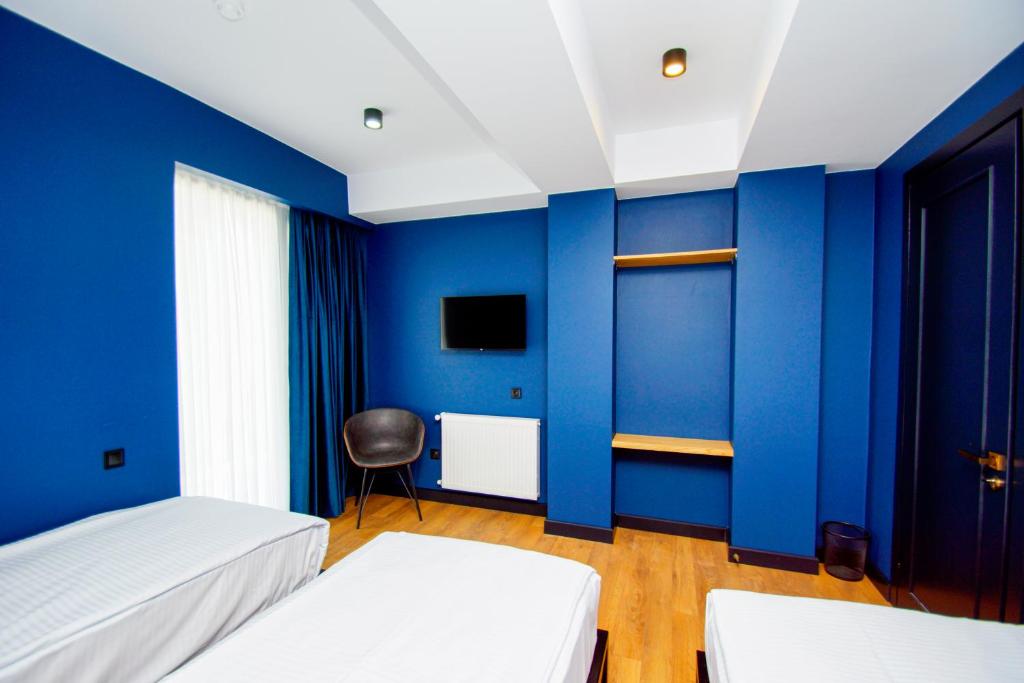 Postel nebo postele na pokoji v ubytování Borjomi Bridge Hotel