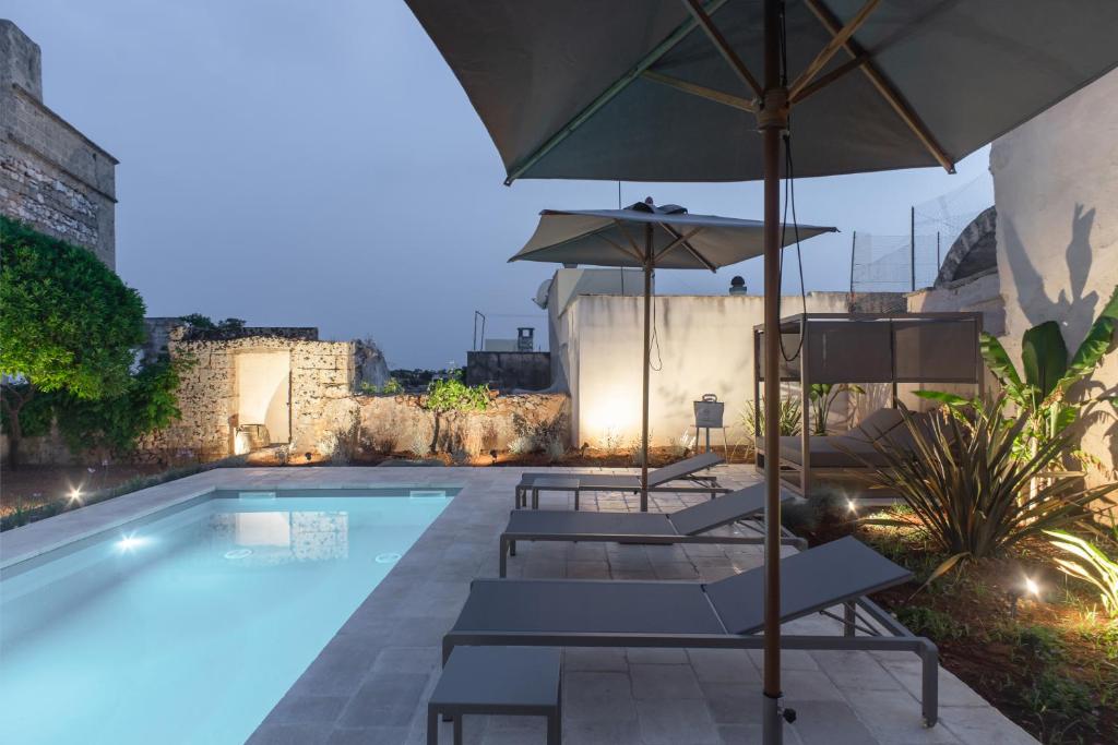 The swimming pool at or close to PALAZZO FRANGIPANE