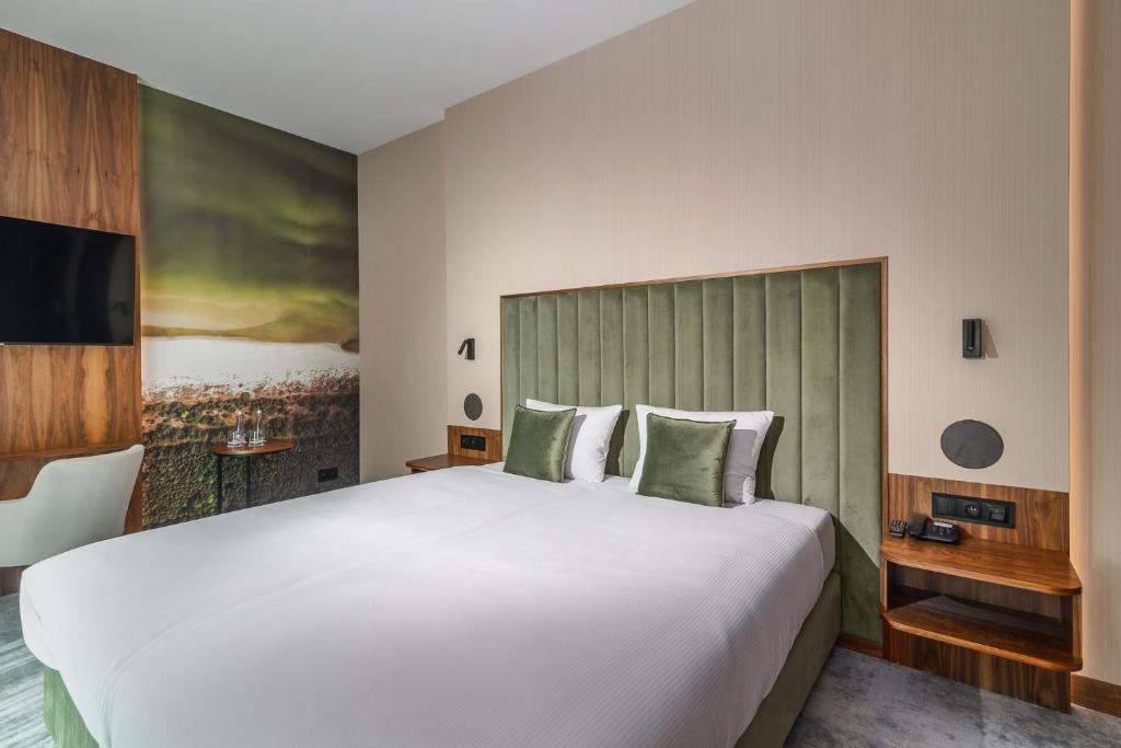 Postel nebo postele na pokoji v ubytování My Story Gdynia Hotel