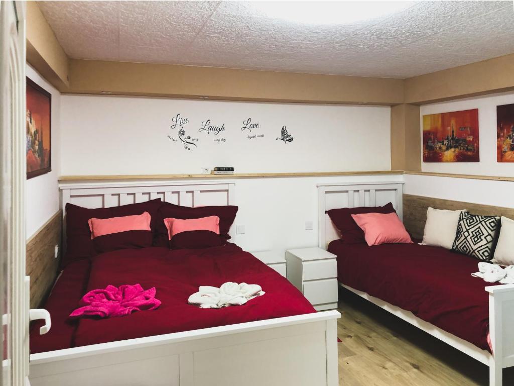 Postel nebo postele na pokoji v ubytování Diána Apartman Bogács