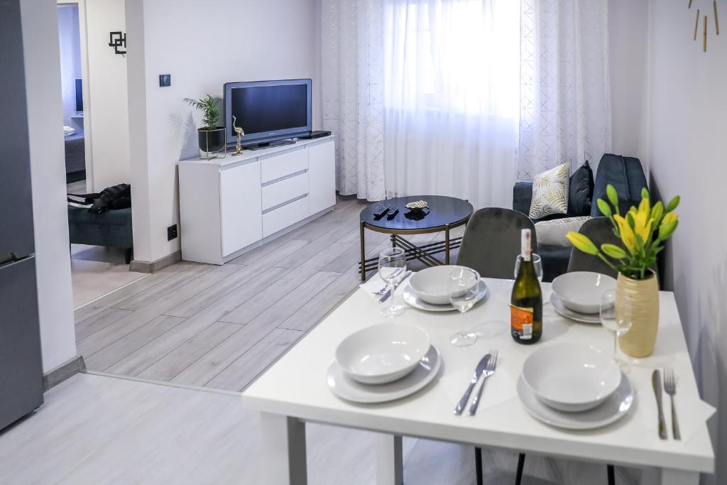 Cracow by Night Apartments - 17