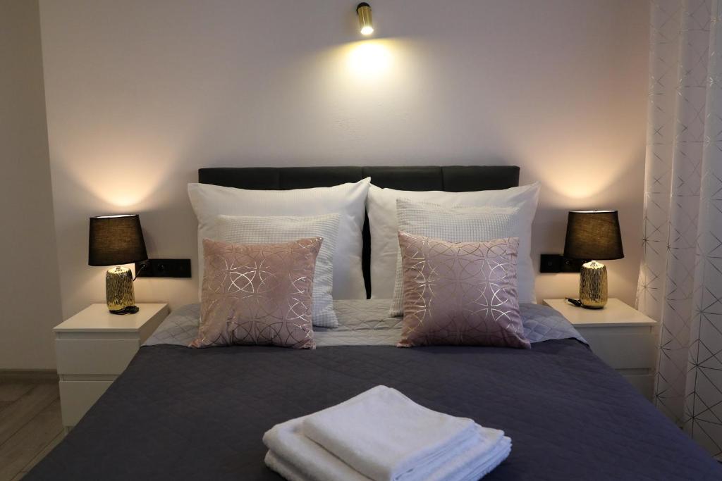 Cracow by Night Apartments - 12