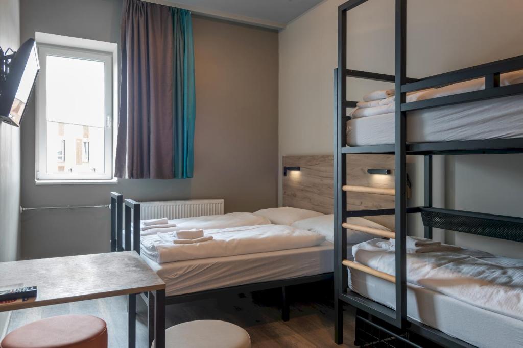 
Family Room (2 Adults + 2 Children)
