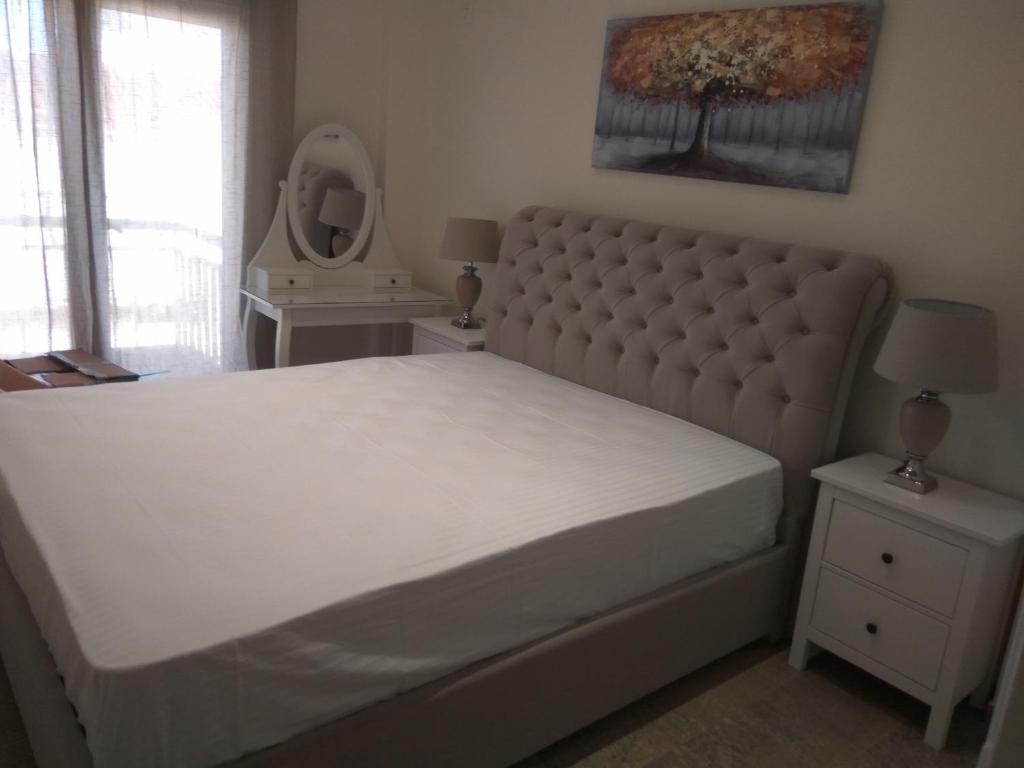 Posteľ alebo postele v izbe v ubytovaní NAFPAKTOS Beach luxury Suites