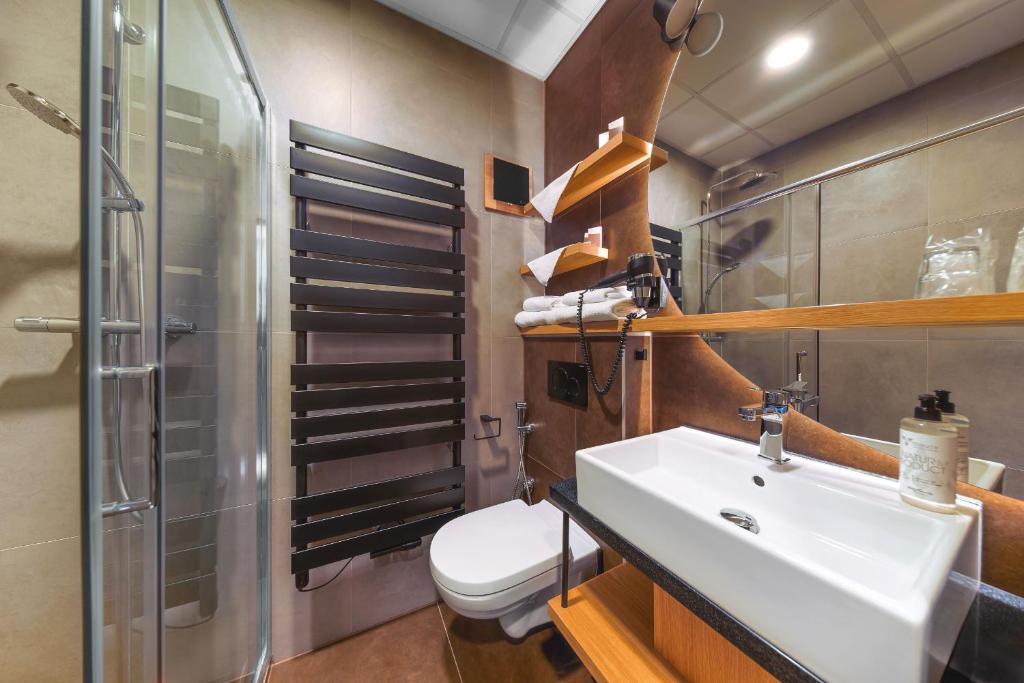 Un baño de Atrium Hotel - Family friendly