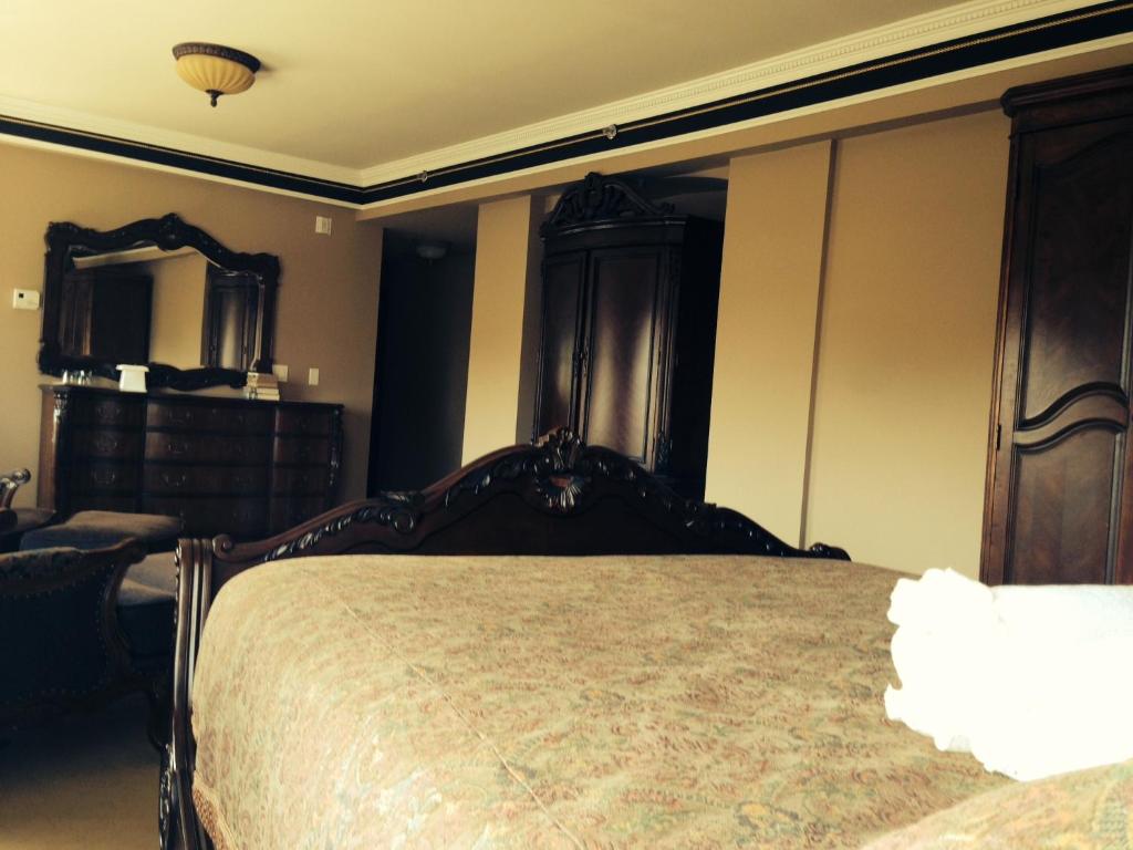 Un ou plusieurs lits dans un hébergement de l'établissement Grant Hall Hotel