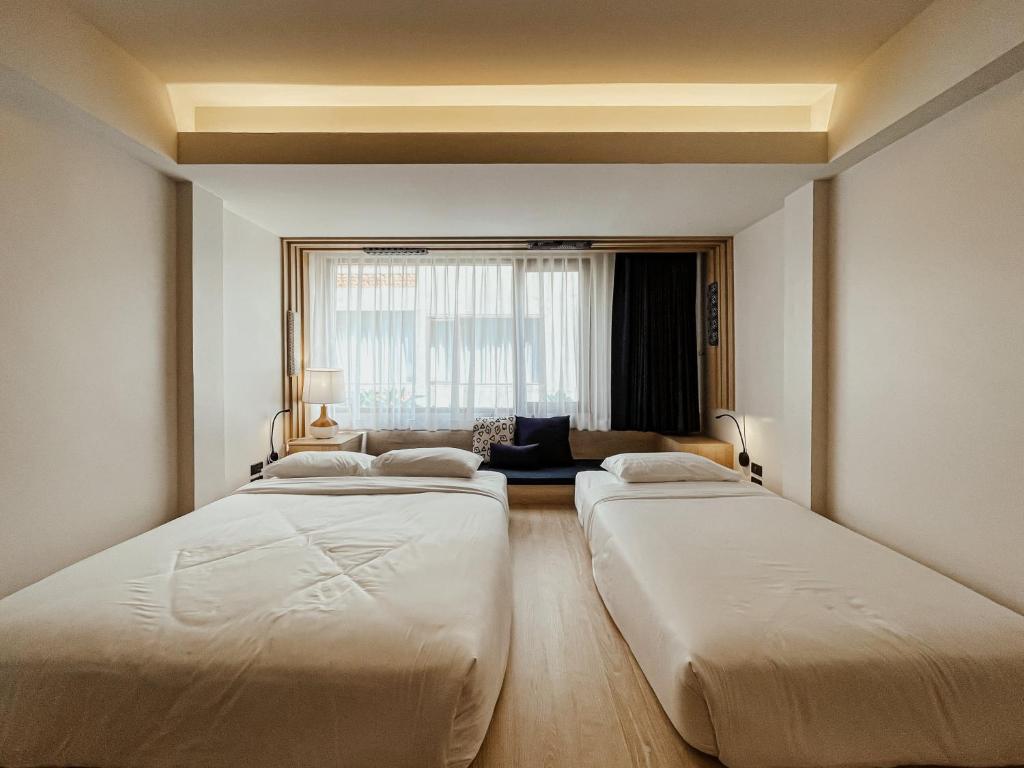 Llit o llits en una habitació de NORN Nimman13 Boutique Hotel Chiang Mai