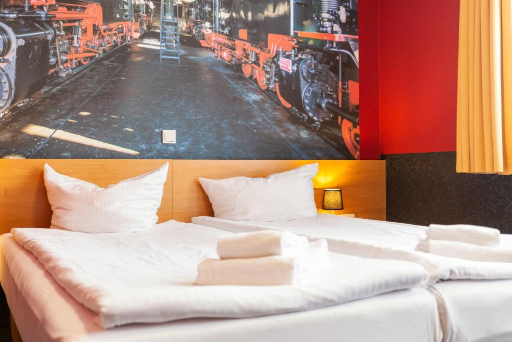 Postel nebo postele na pokoji v ubytování Altora Eisenbahn Themenhotel