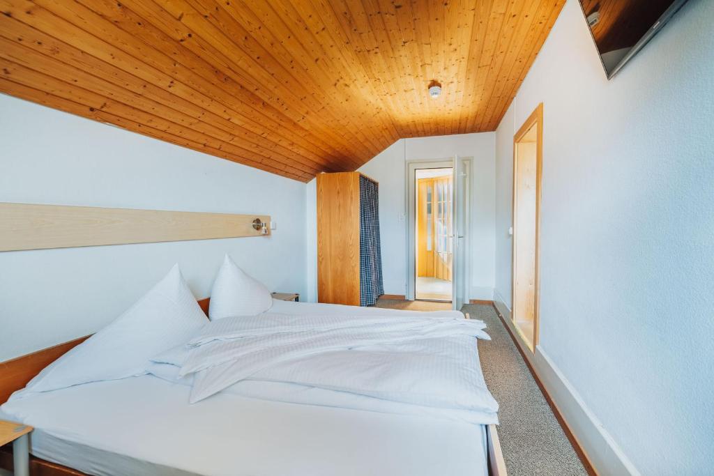 Postel nebo postele na pokoji v ubytování Gasthof Bären