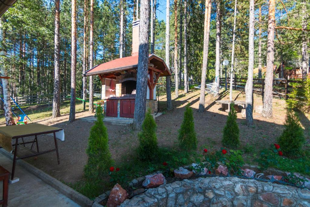 Jardí fora de Zavičaj Apartmani3